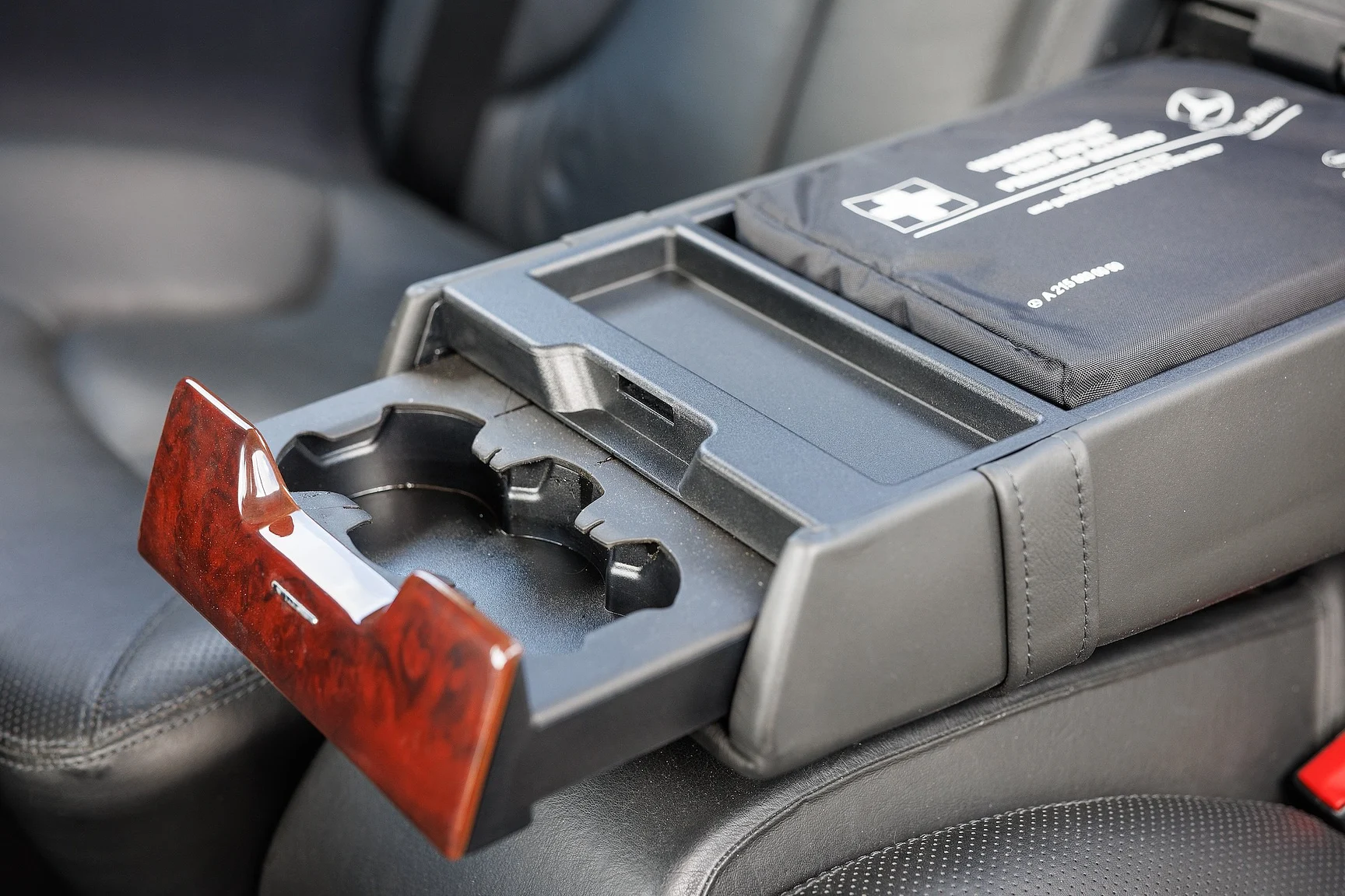 Innenraumfoto von 2000 Mercedes-Benz CL 600 (42)