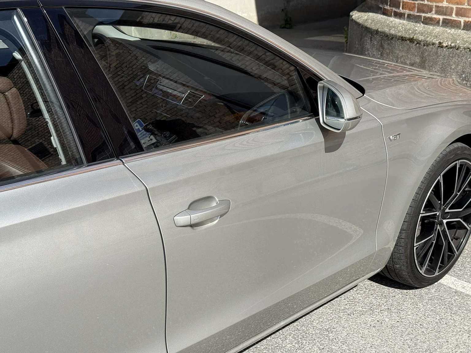 Exterior image of 2014 Audi A8 4.0 TFSI (54)