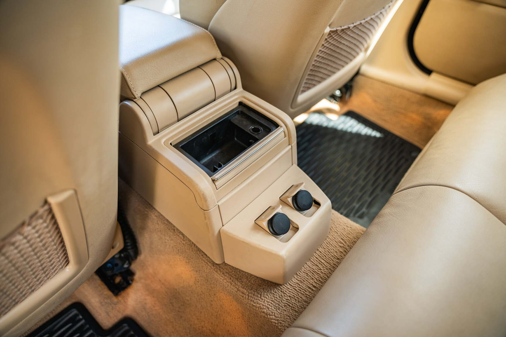 Interior image of 2003 BMW 320i Touring