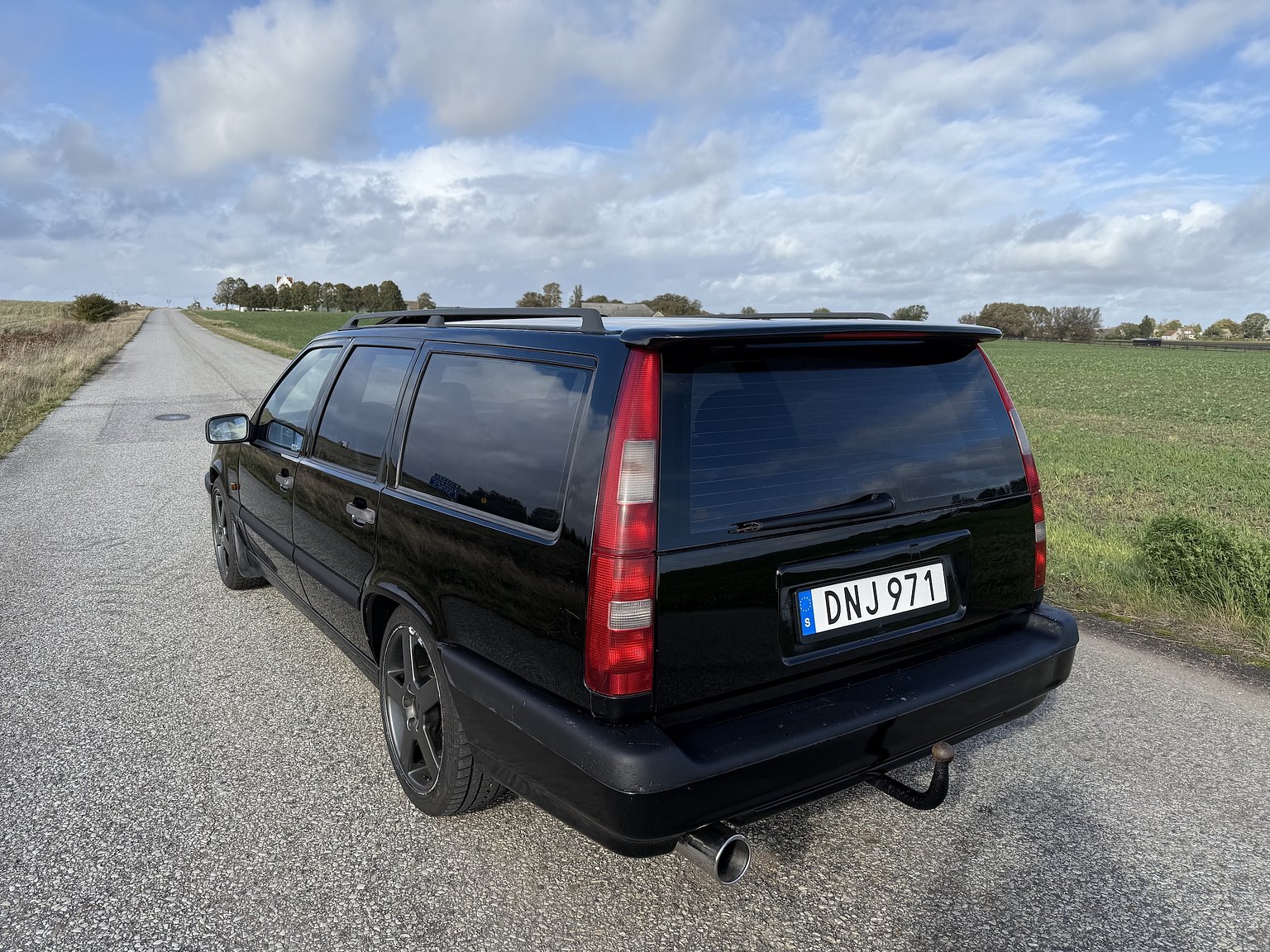 Exterior image of 1995 VOLVO 855 T5R T-5R