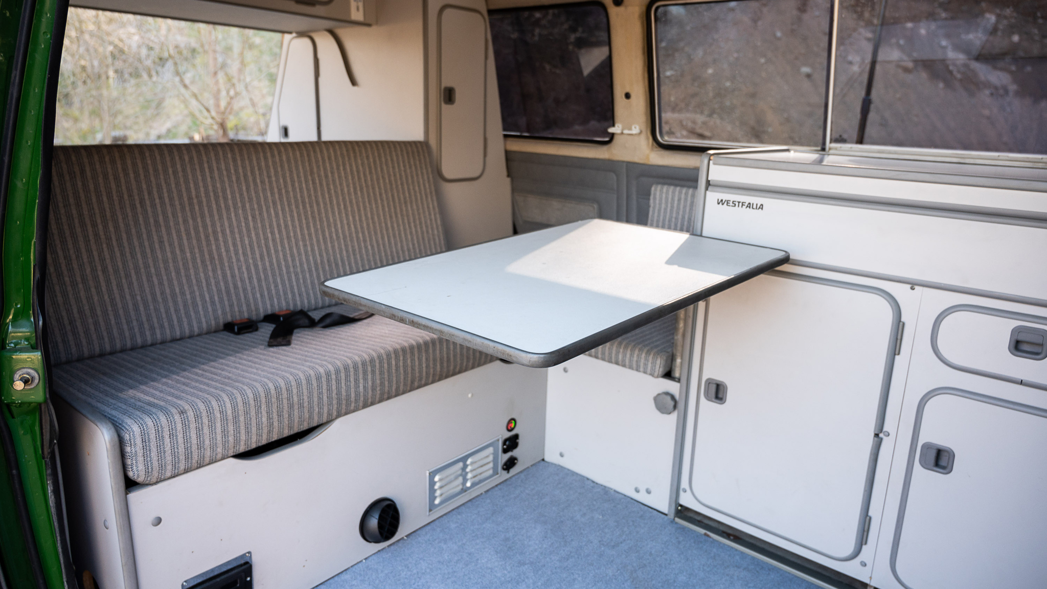 Interior image of 1992 Volkswagen T3 Kombi Syncro 16" Westfalia