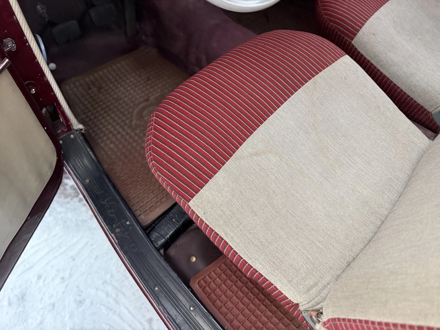 Interior image of 1953 Volvo PV444ES (4)