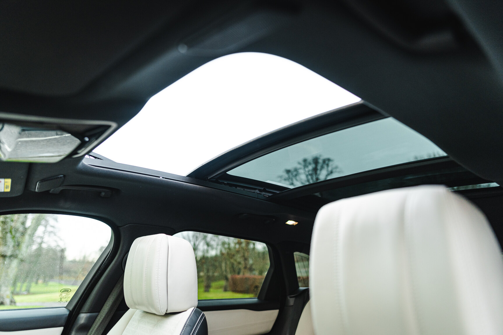 Interior image of 2018 Range Rover Velar D300 AWD HSE