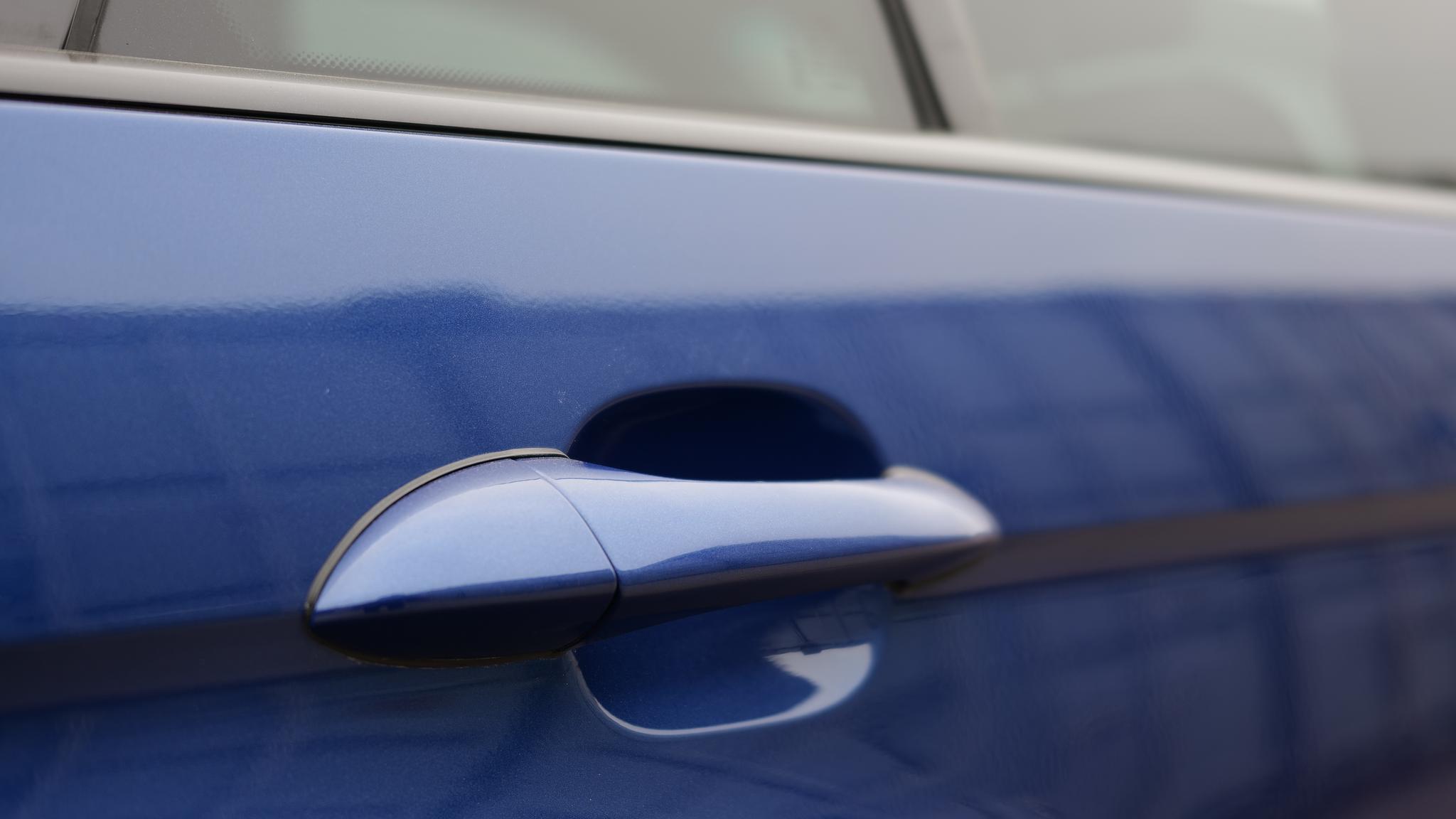 Exterior image of 2005 BMW X5 4,8IS (30)