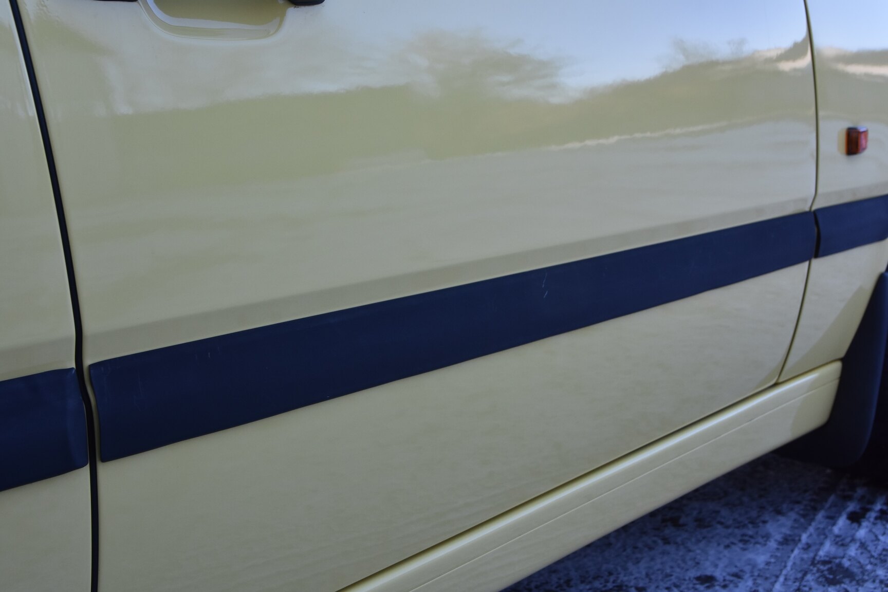 Exterior image of 1995 Volvo 850 T-5R Kombi