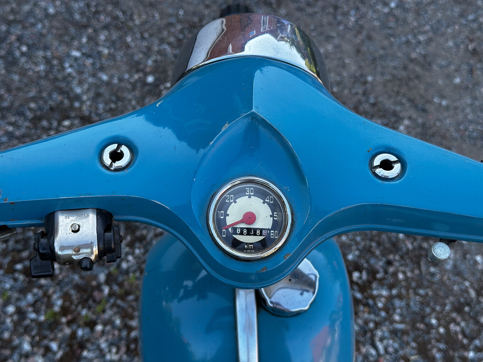 Exterior image of 1963 Crescent 1163 Raket