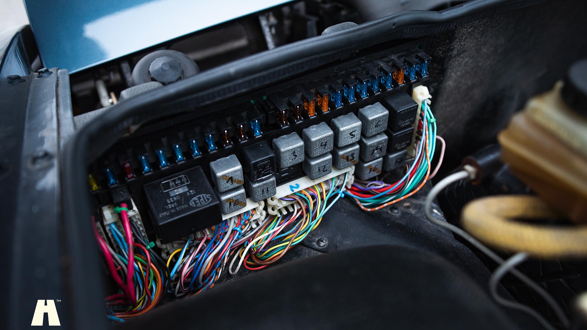 Image of 1985 Ferrari Mondial Quattrovalvole Design by Pininfarina (22) mechanics