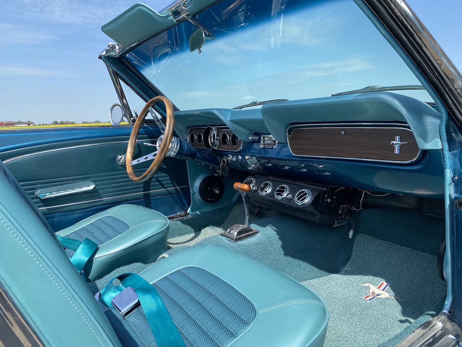 Interior image of 1966 Ford Mustang 289 Cabriolet (28)