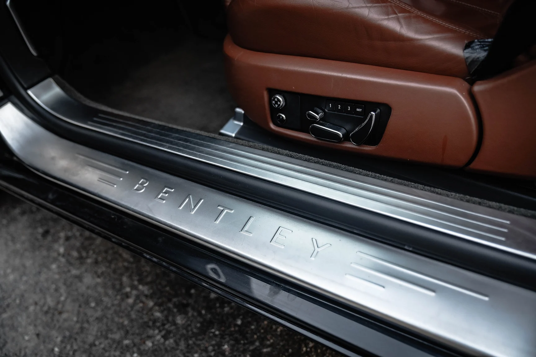 Innenraumfoto von 2007 Bentley Continental GTC (31)