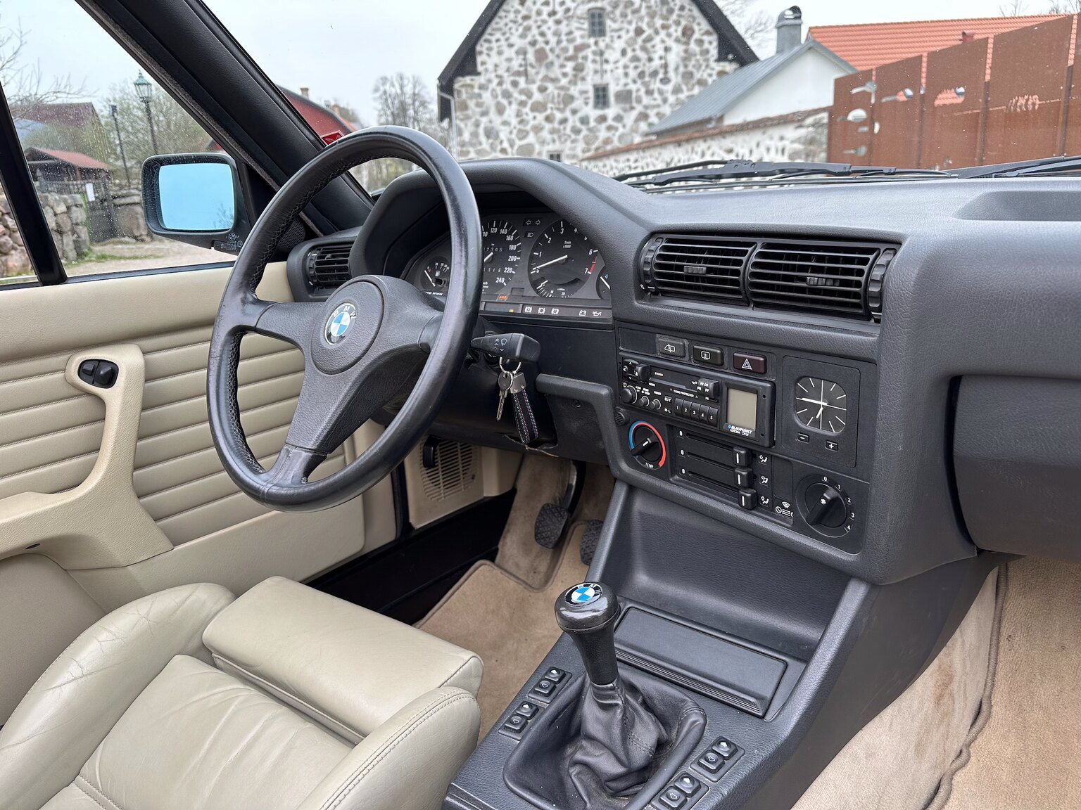 Innenraumfoto von 1987 BMW 325i Convertible (30)