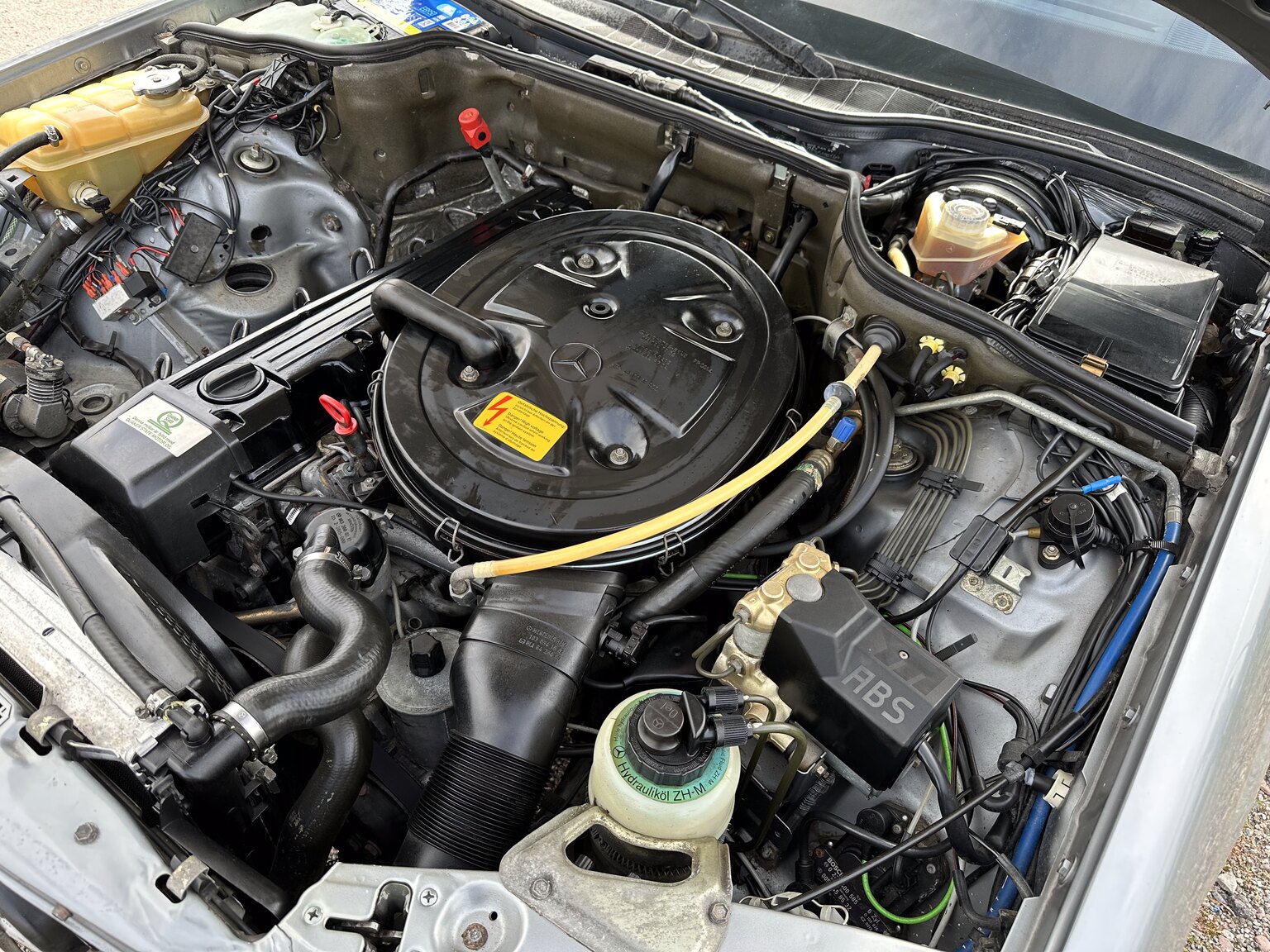 Image of 1987 Mercedes 300 SE mechanics