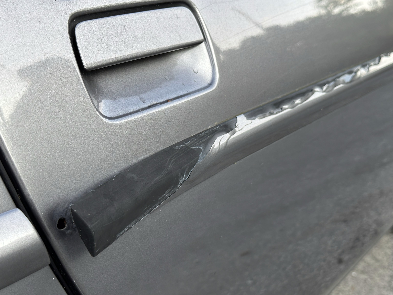 Exterior image of 1985 Porsche 928 (49)