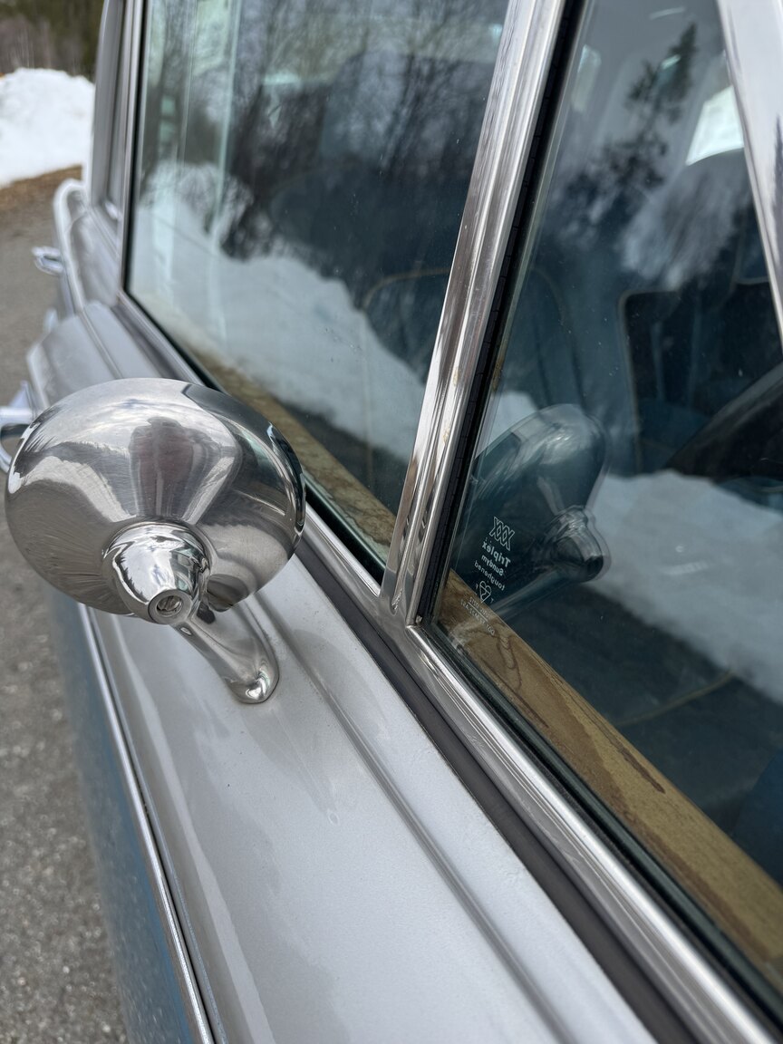 Exterior image of 1976 Rolls-Royce Silver Shadow