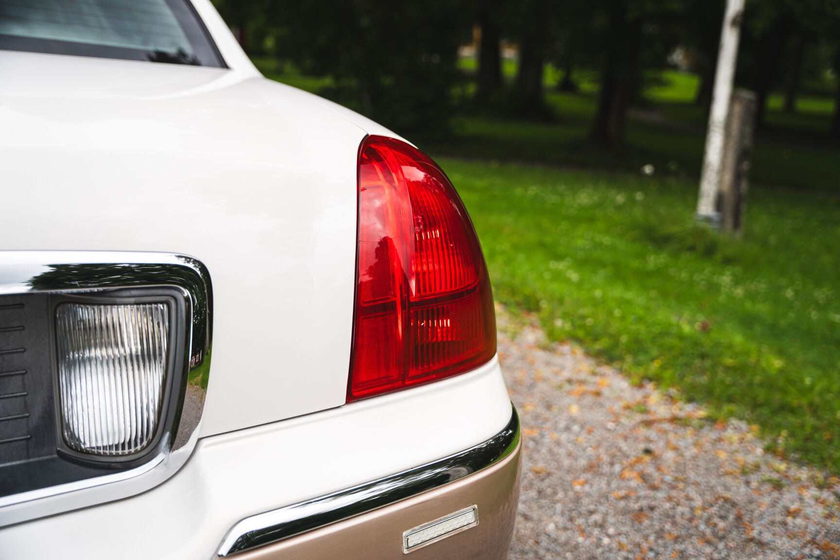 Exterior image of 2003 Lincoln Town Car