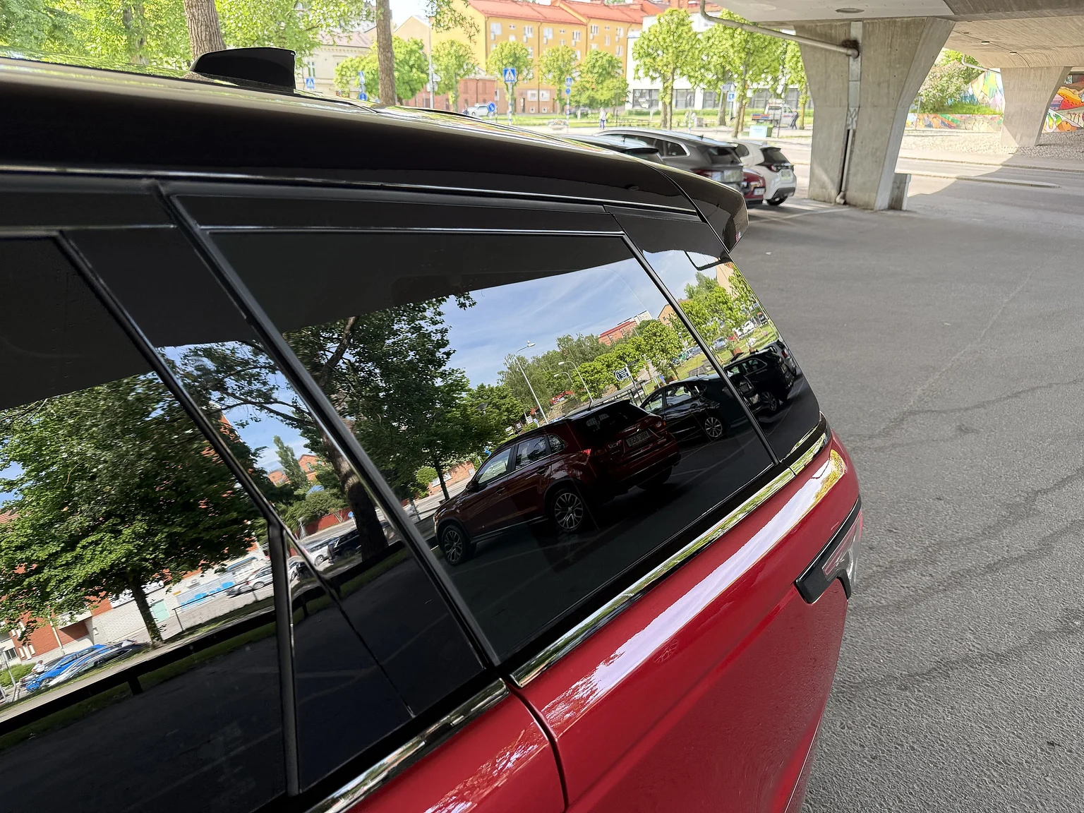 Exteriörbild på 2017 Range Rover Sport SVR (68)