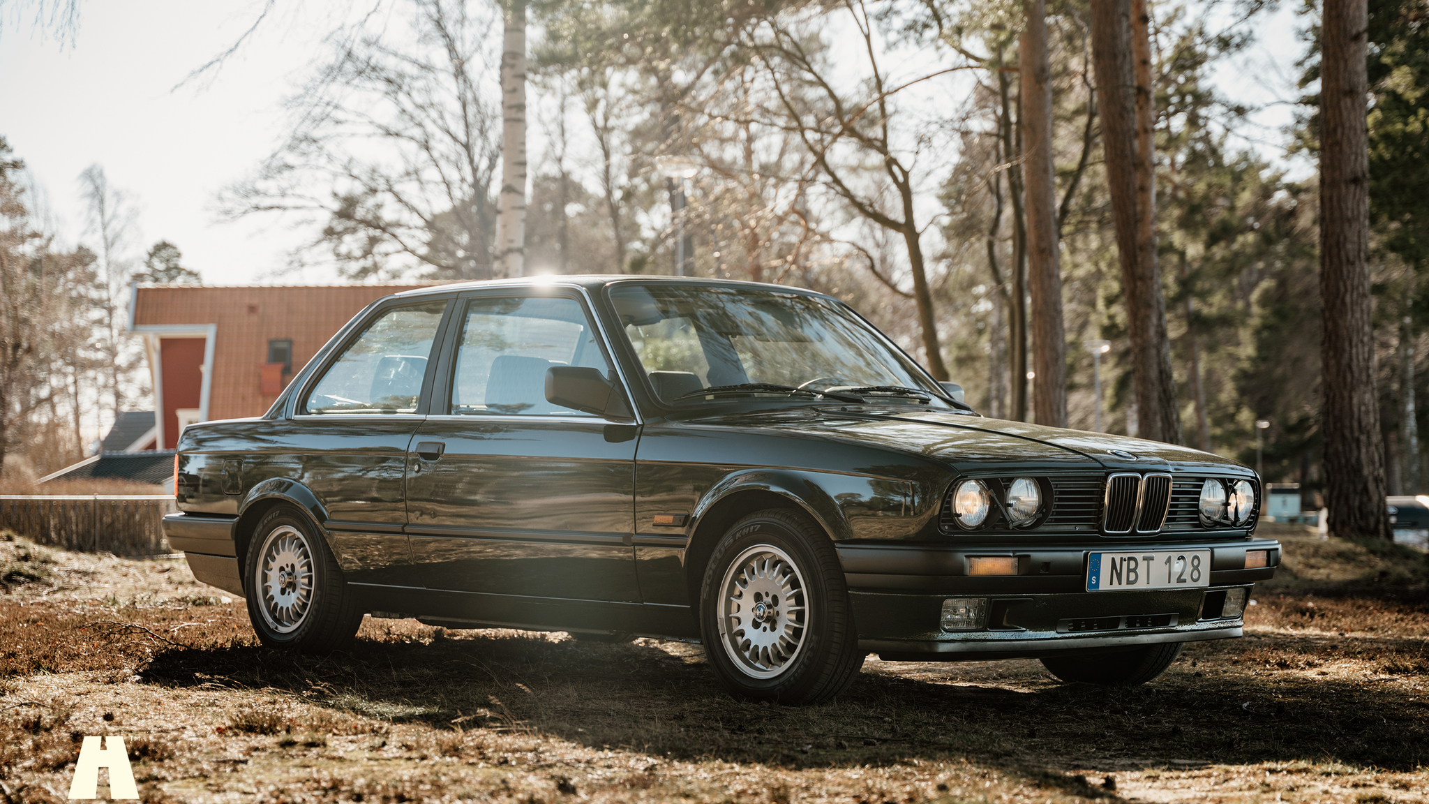 Exterior image of 1988 BMW 325 Coupé (3)