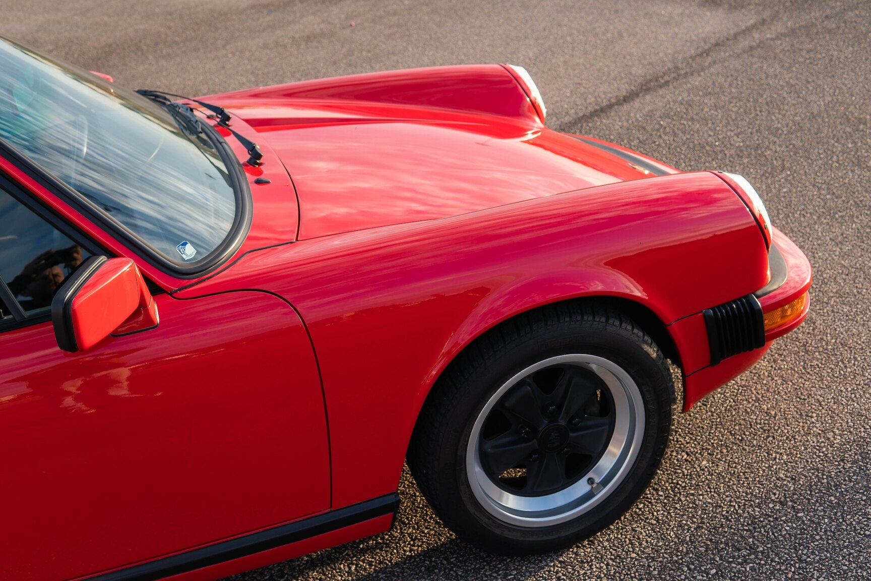 Exteriörbild på 1987 Porsche 911 Carrera Cab 3.2
