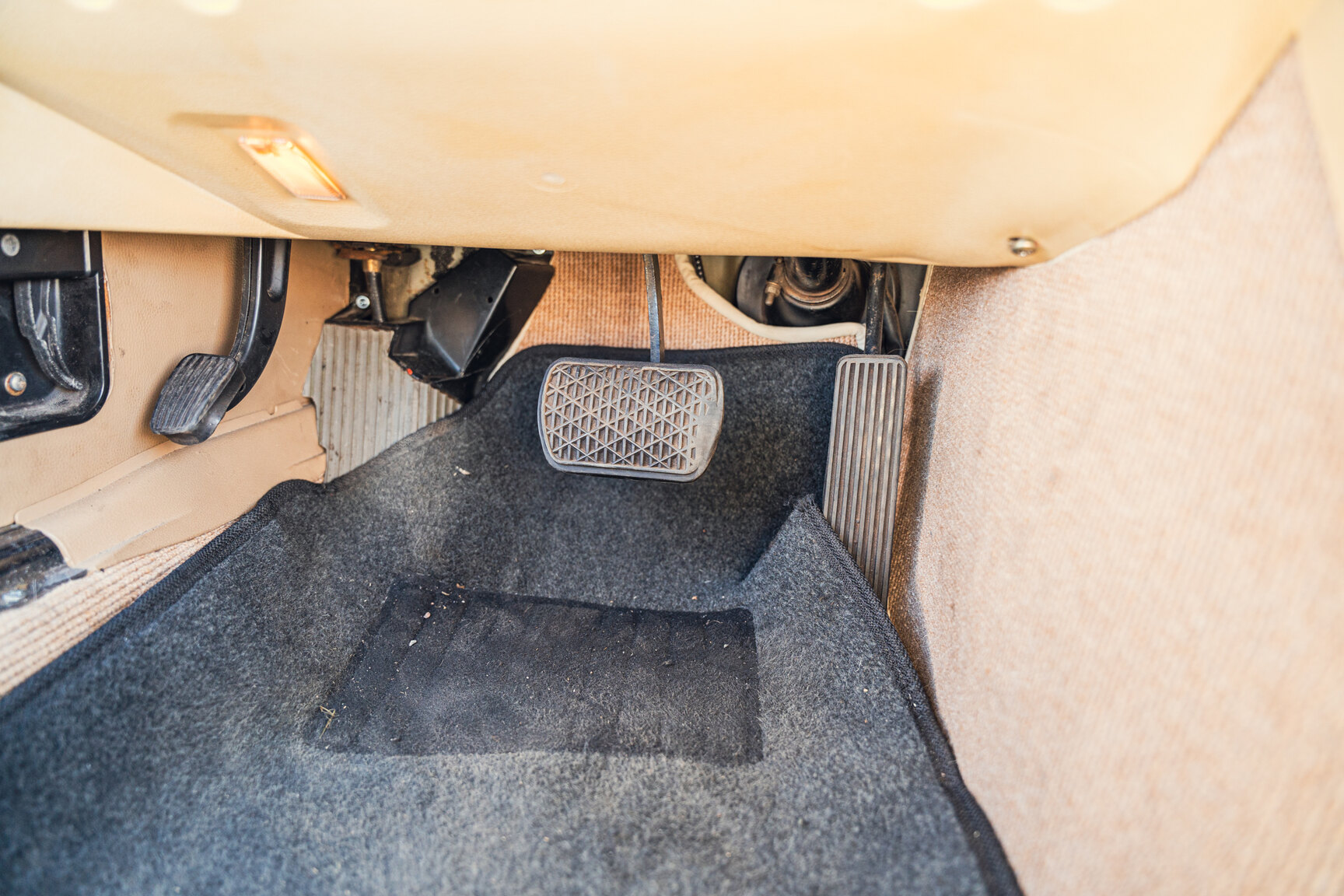 Interiörbild 1976 Mercedes-Benz 450 SLC (37)