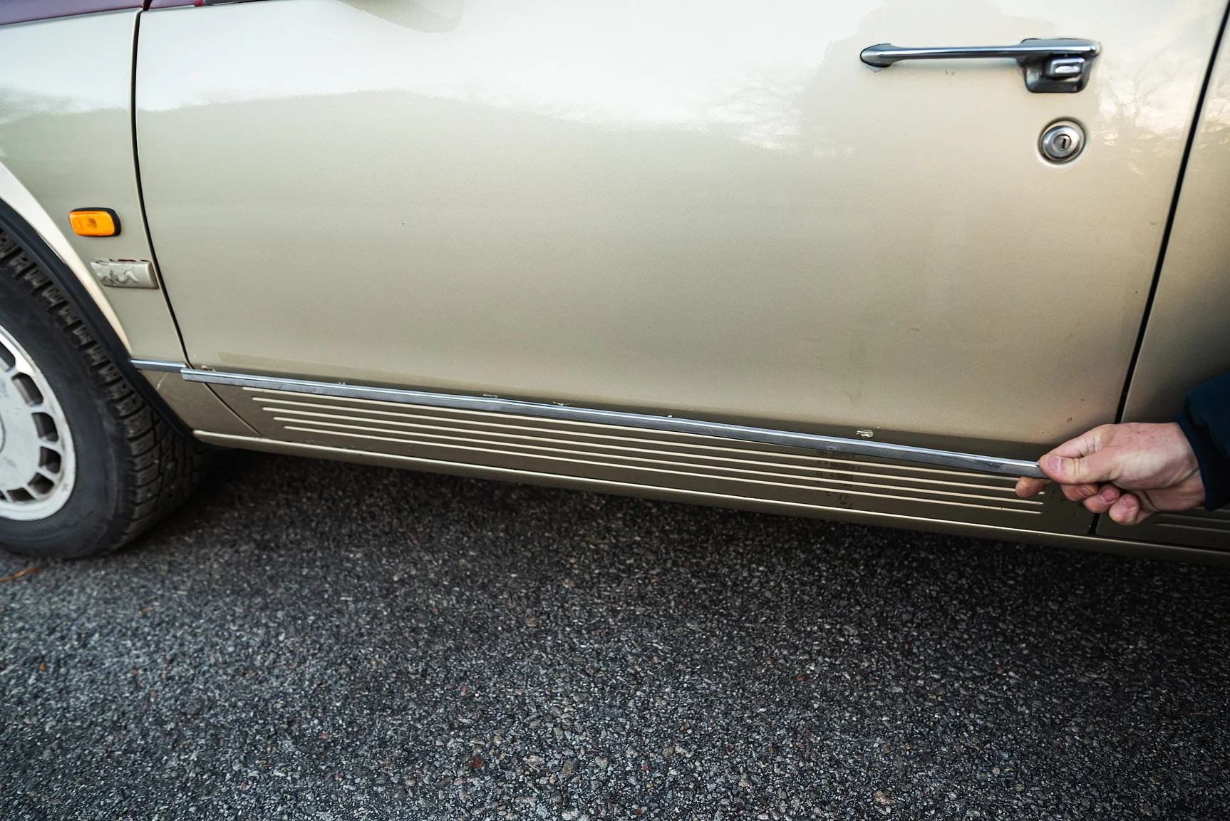 Exterior image of 1989 Cadillac Seville (46)