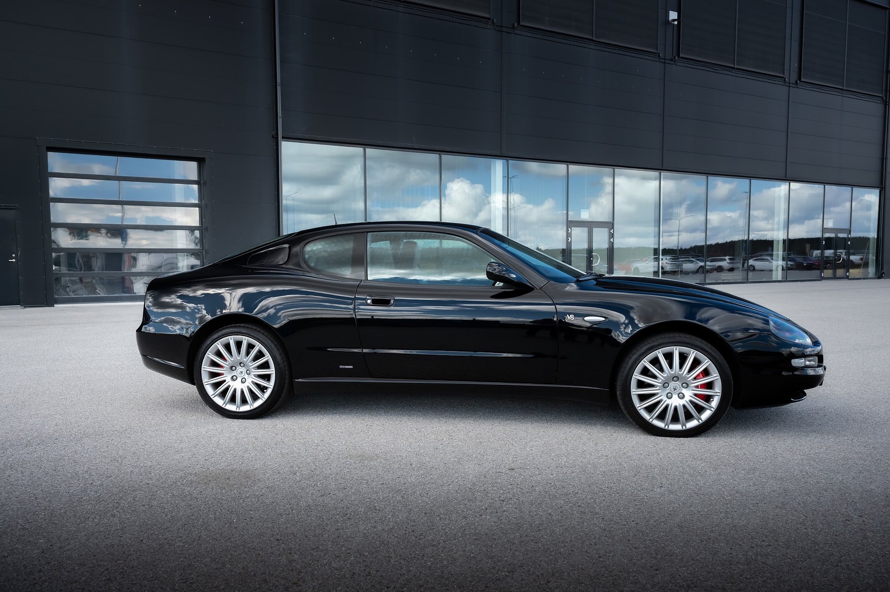 Exterior image of 2004 Maserati Coupé 4.2 V8 Cambiocorsa