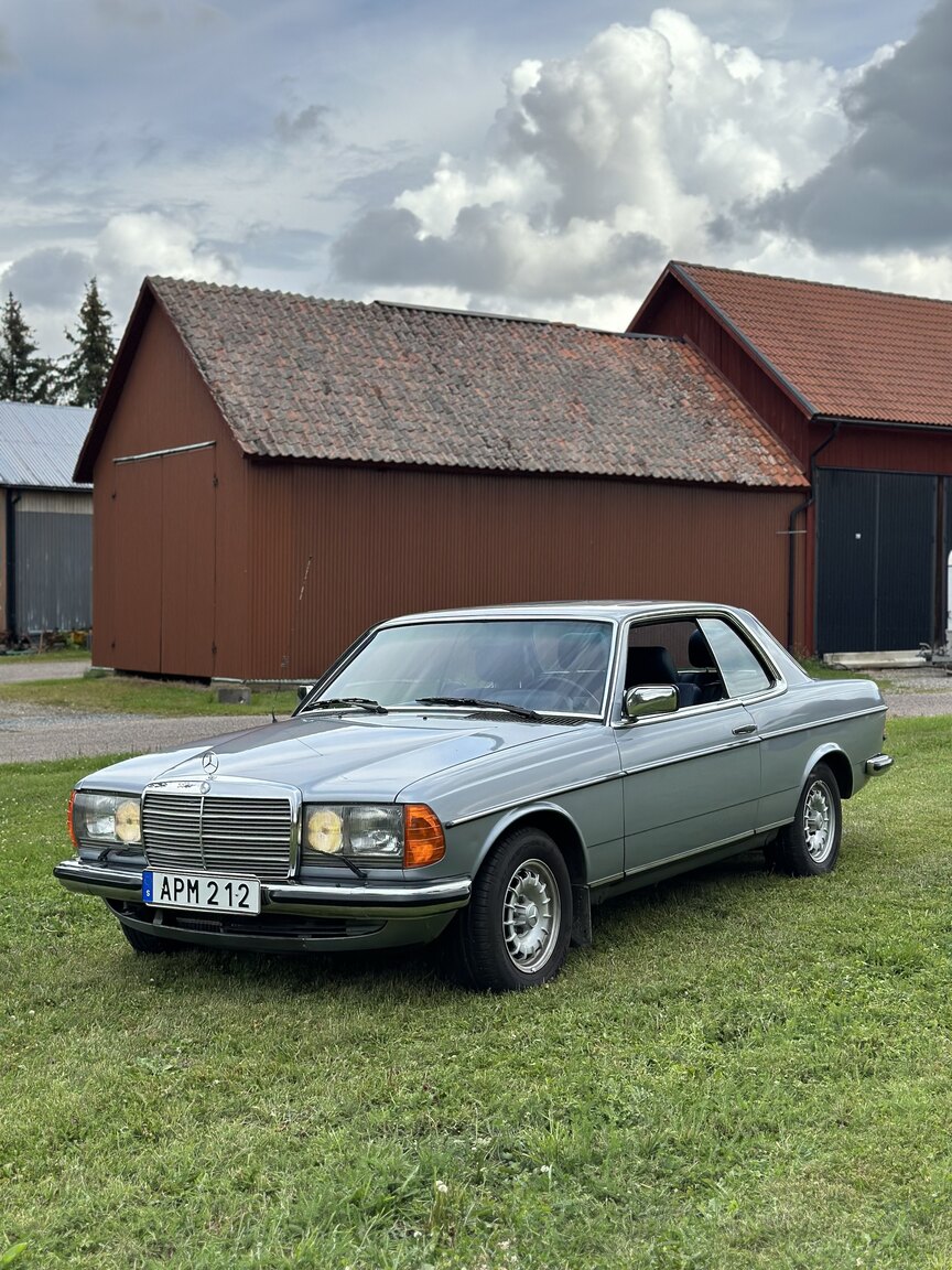 Exteriörbild på 1984 Mercedes-Benz 230 CE