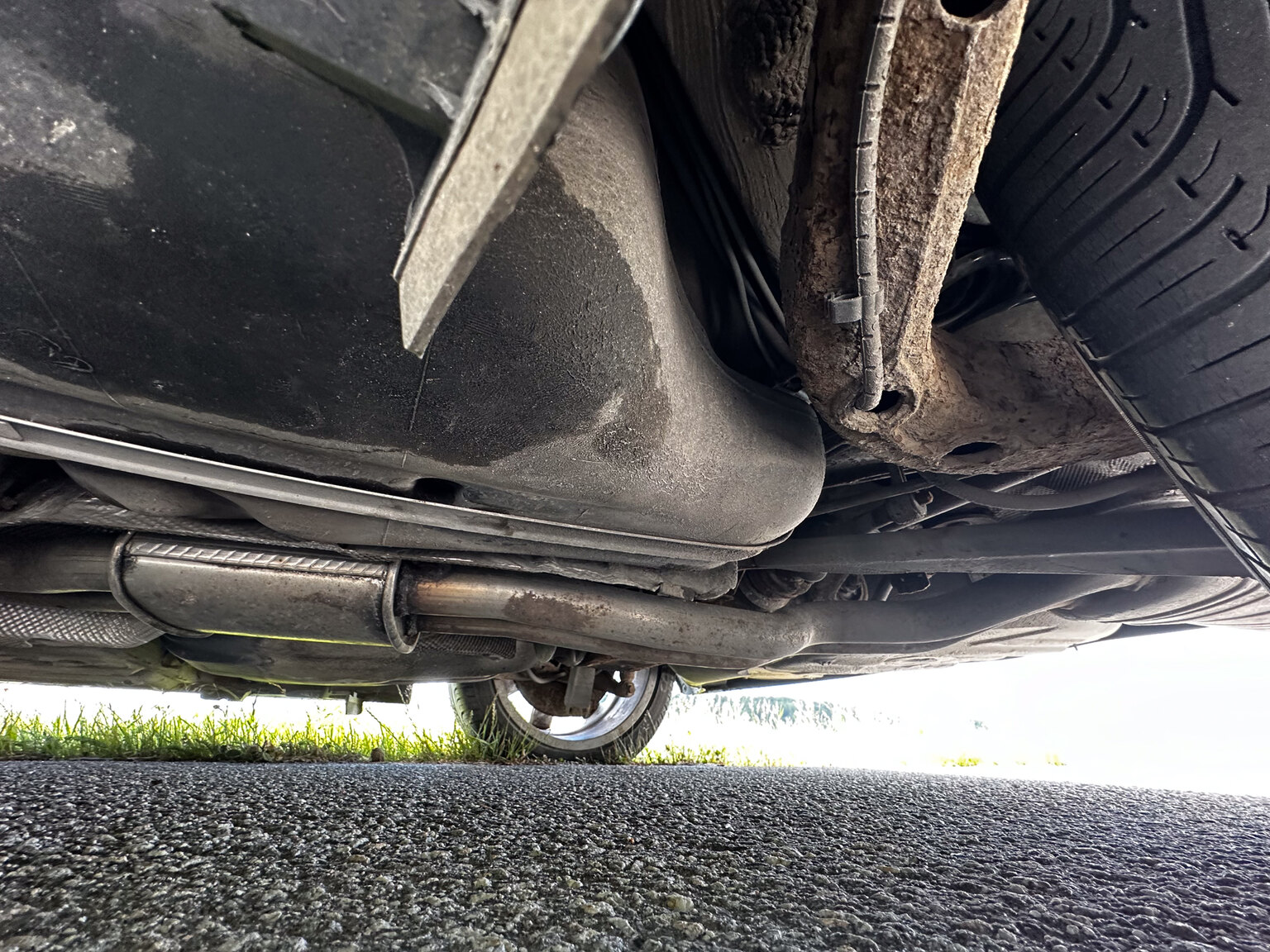 Image of 2003 BMW 320i Touring mechanics