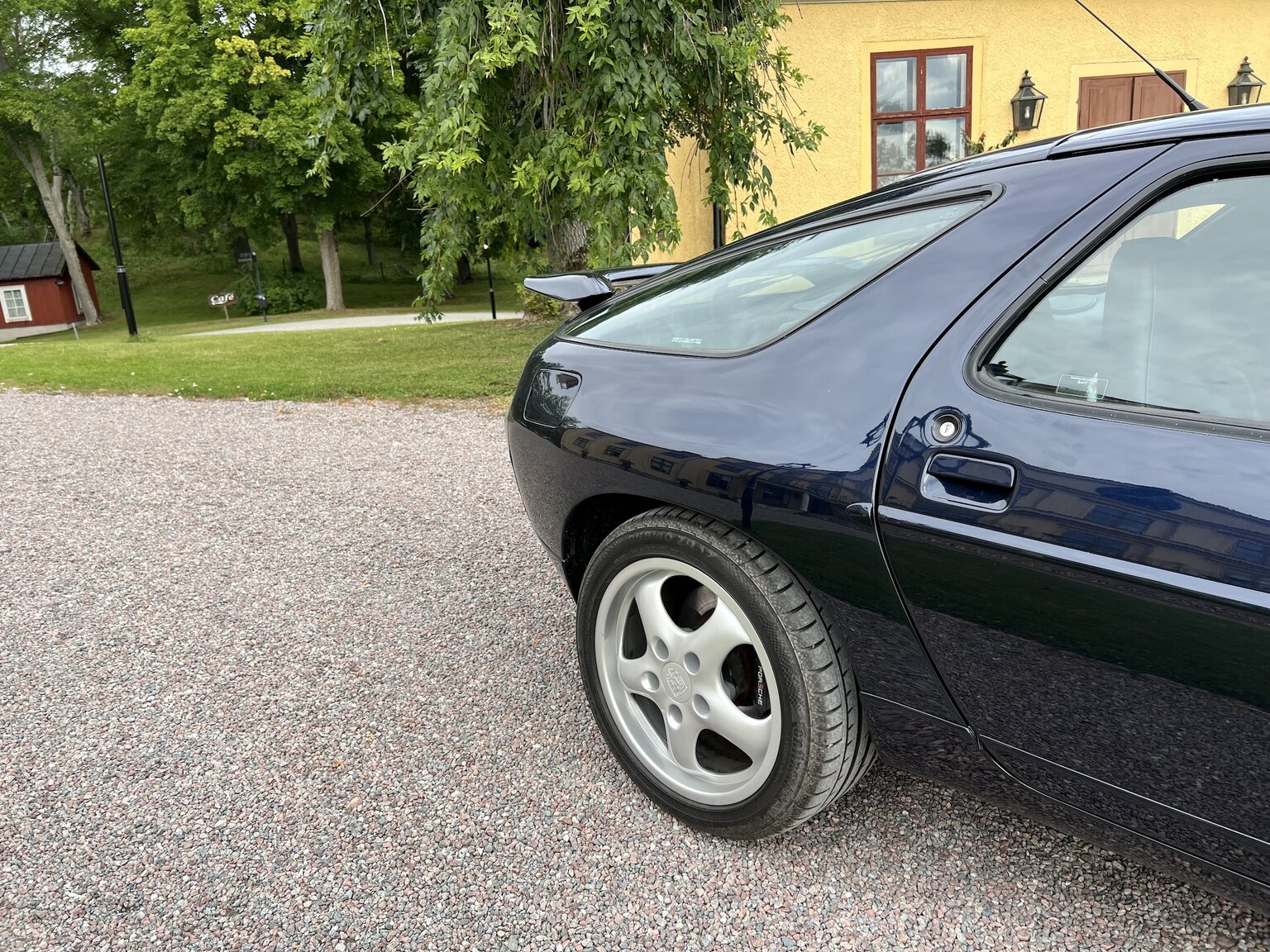 Exterior image of 1993 Porsche 928 GTS