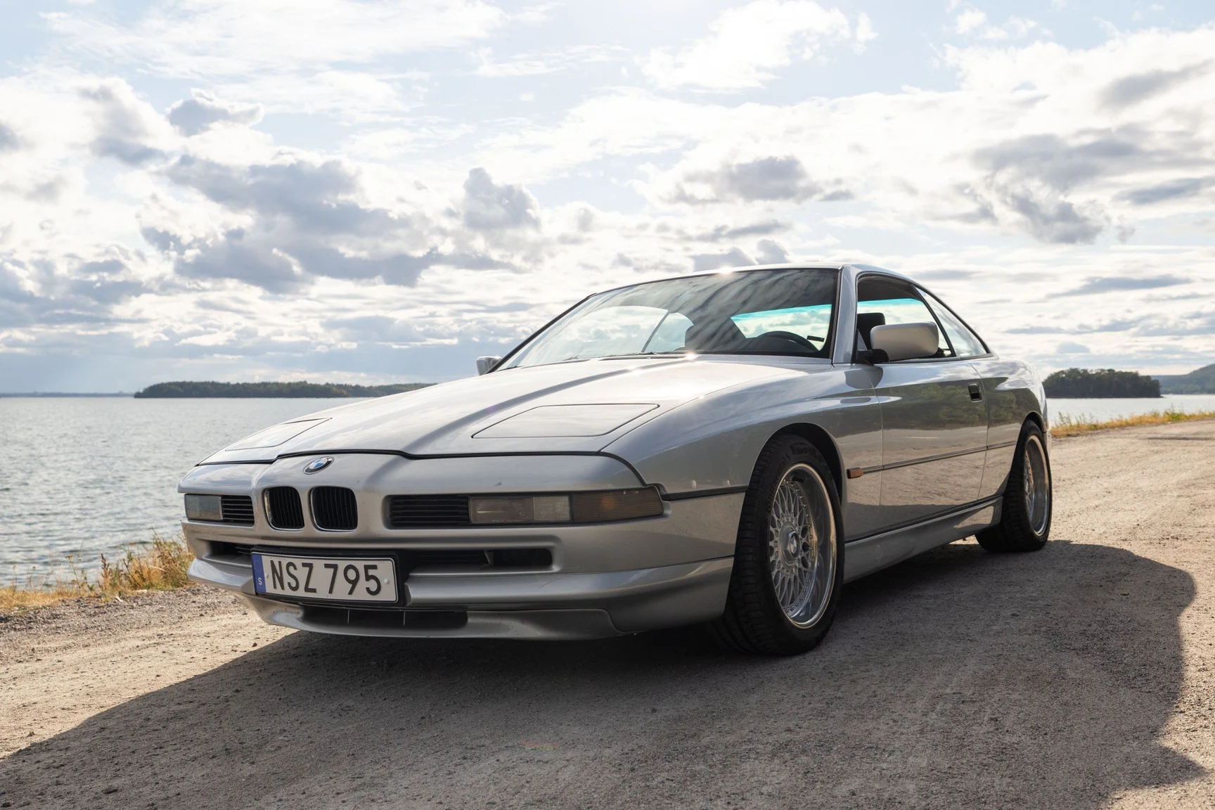 Exterior image of 1991 BMW 850i (6)