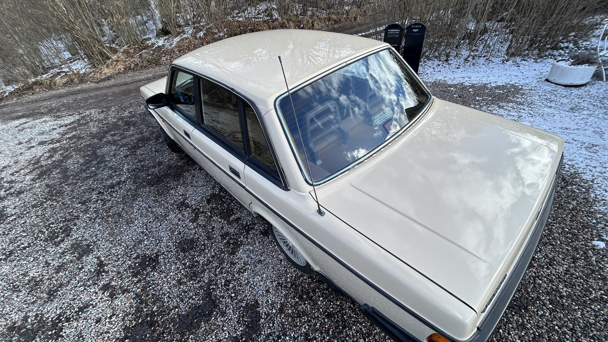 Exterior image of 1987 Volvo 244