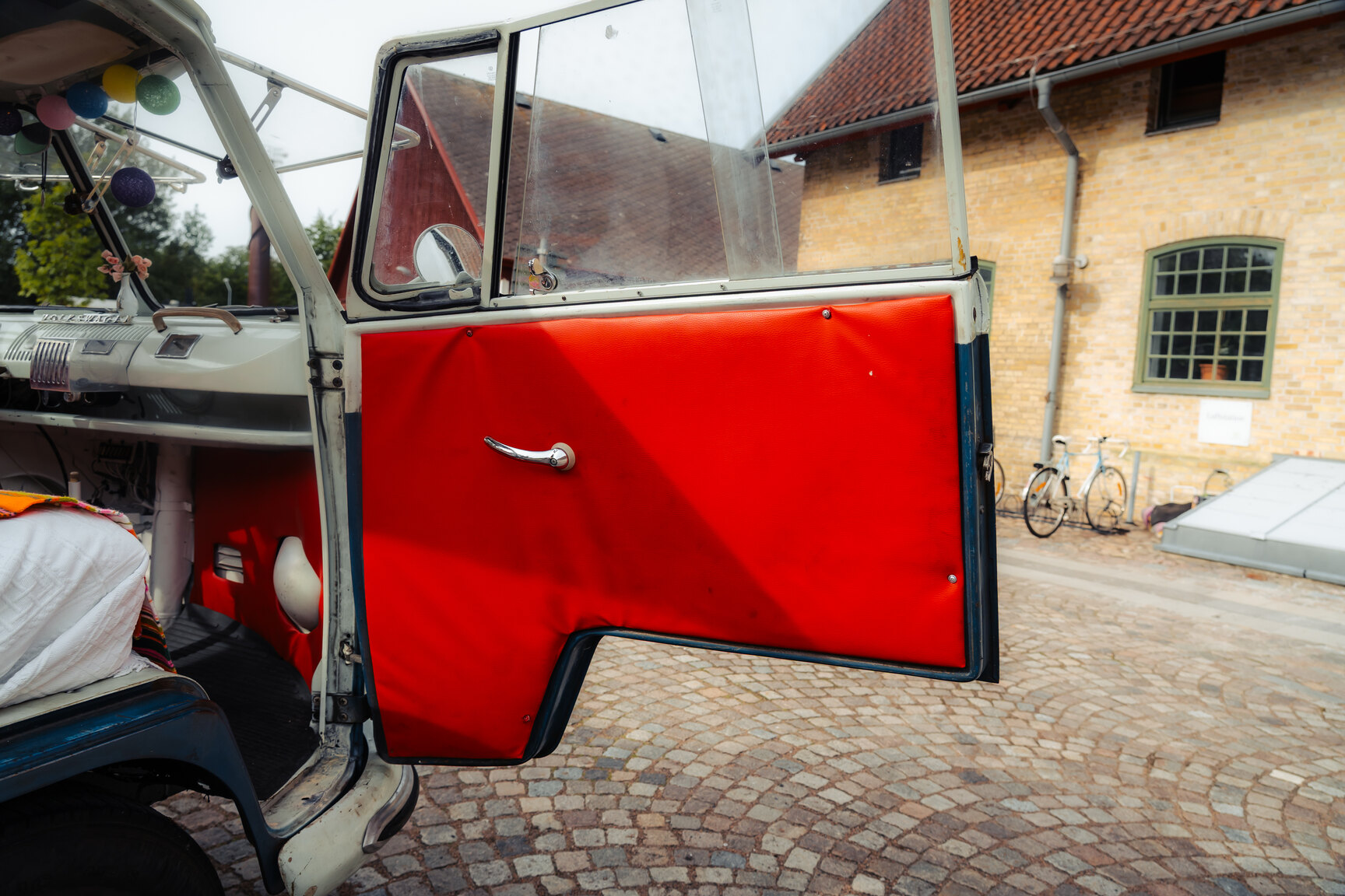 Interior image of 1964 Volkswagen Kleinbus Transporter 1500 Deluxe “21-fönsters Samba”