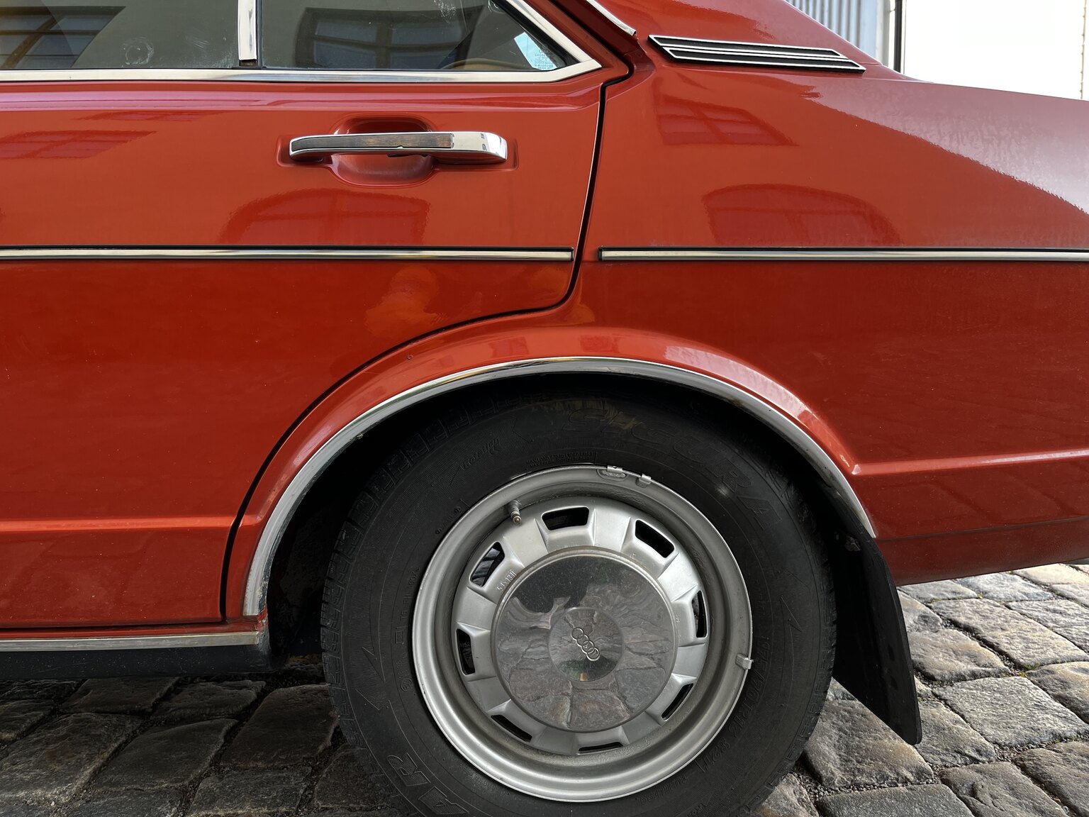Exterior image of 1976 Audi 80 GL B1  (35)