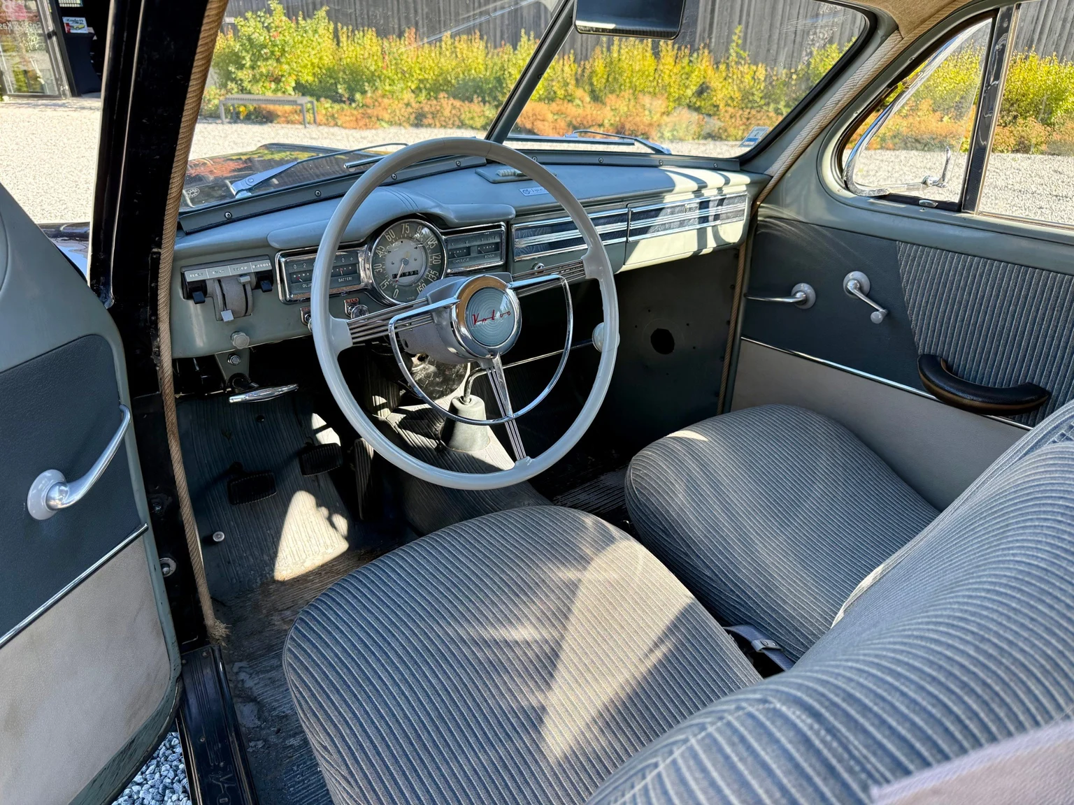 Interior image of 1953 Volvo PV444E (1)