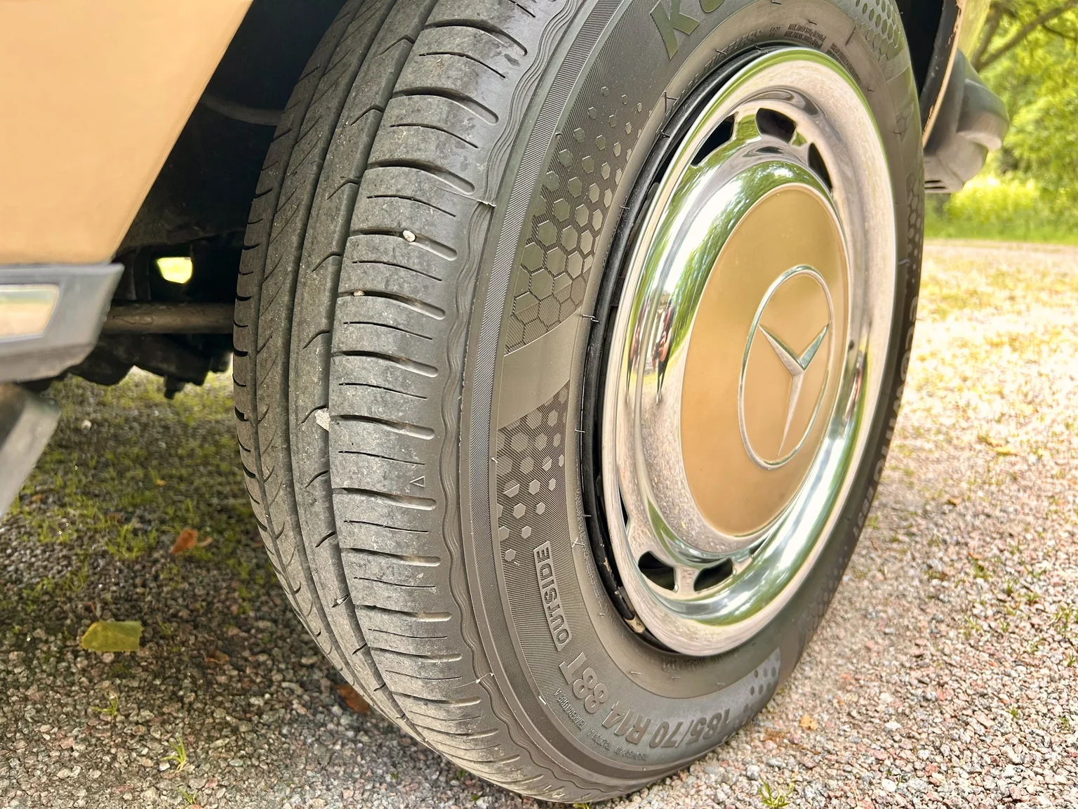 Exteriörbild på 1976 Mercedes-Benz 300 D (35)