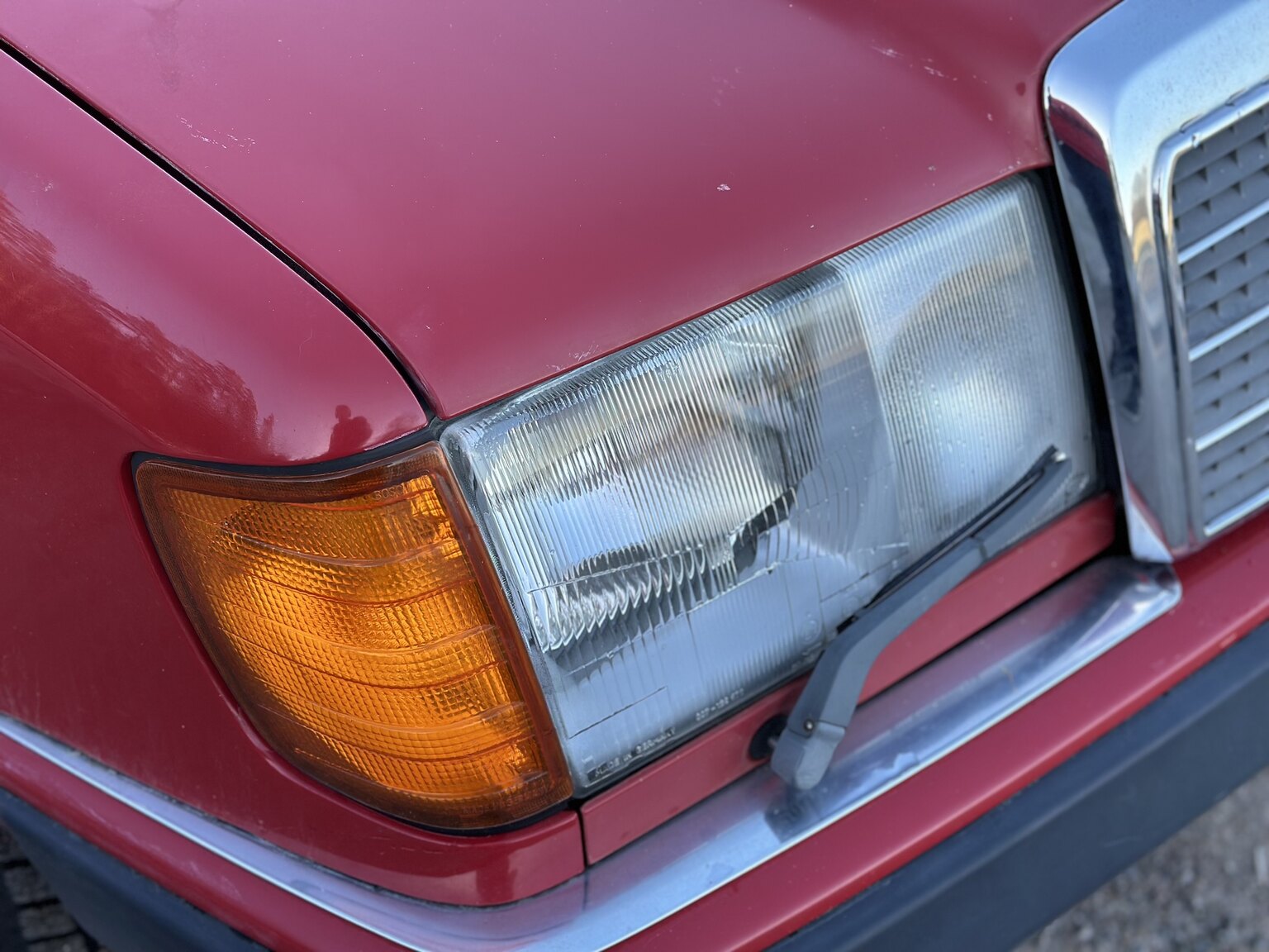 Exteriörbild på 1990 Mercedes-Benz 200 E
