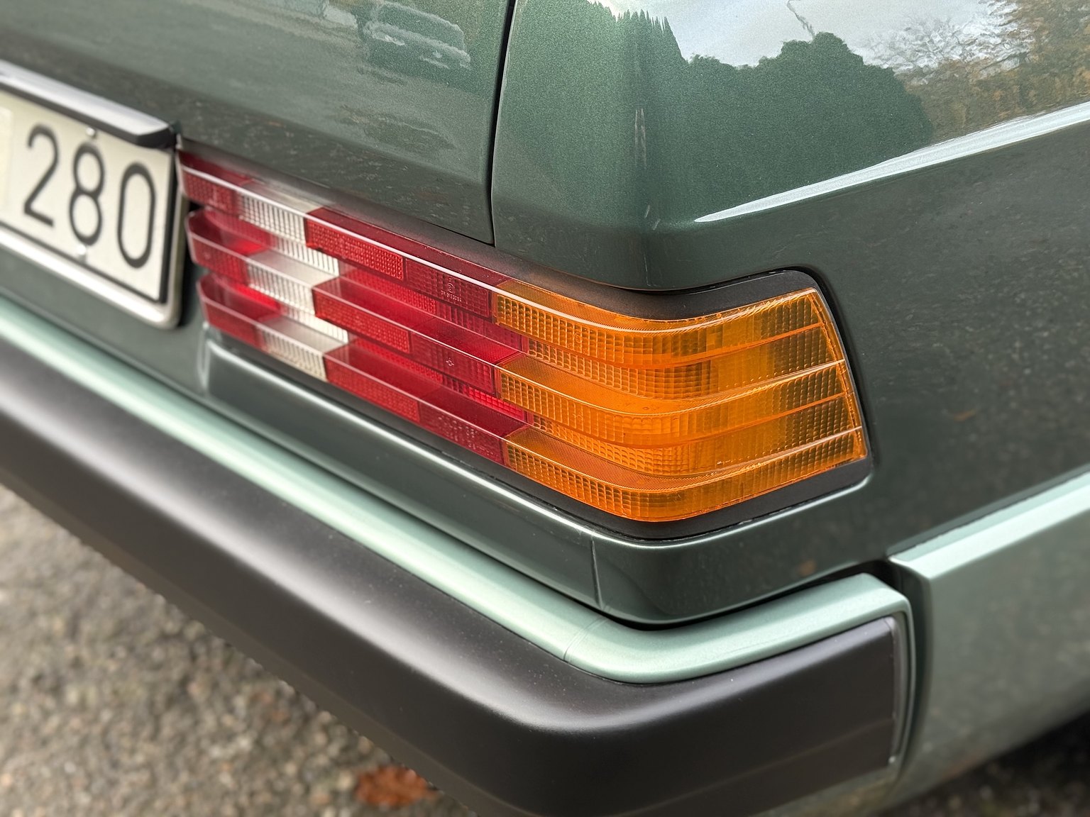 Exteriörbild på 1989 Mercedes-Benz 190 E