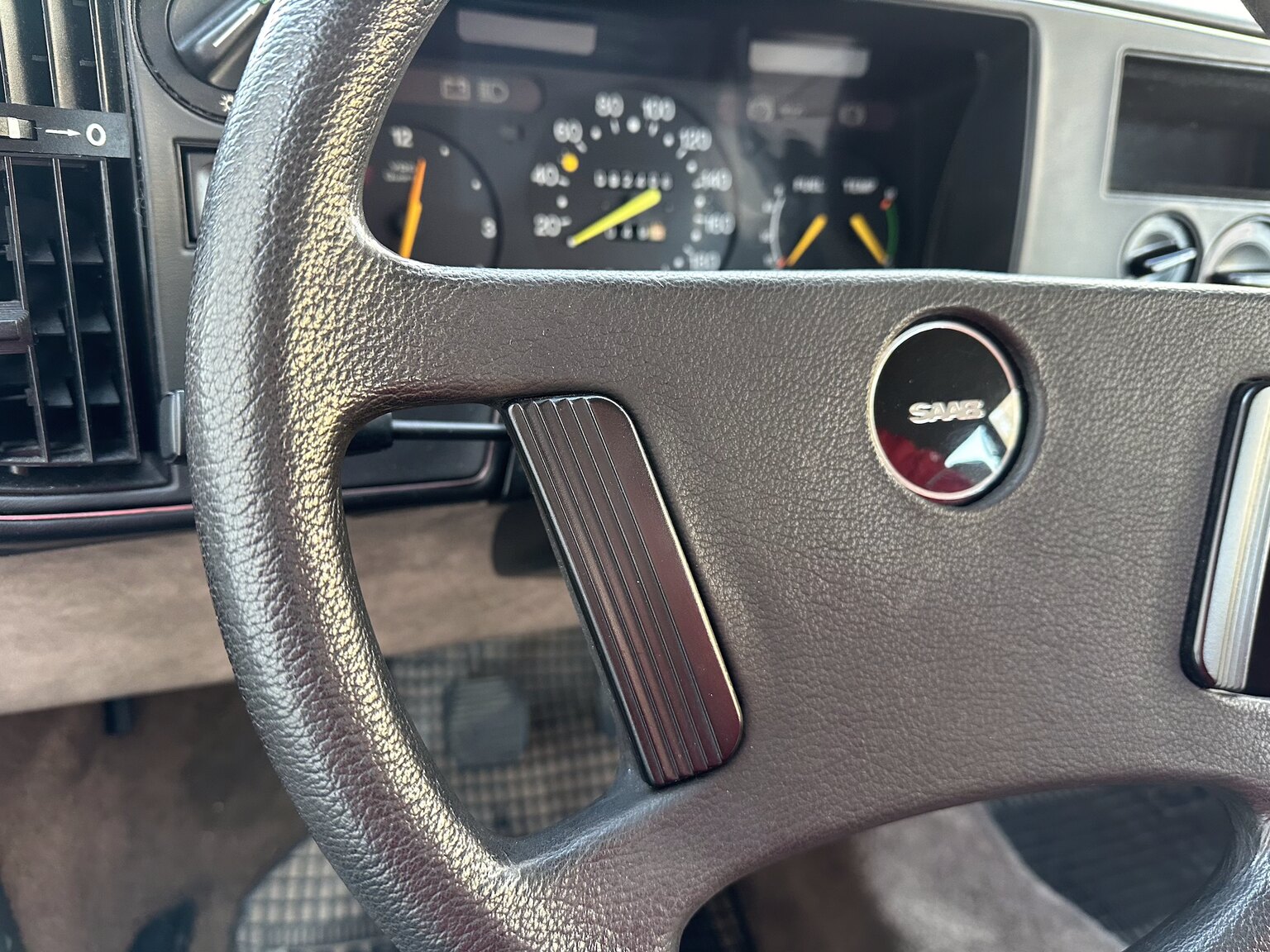 Interior image of 1984 Saab 900 GL