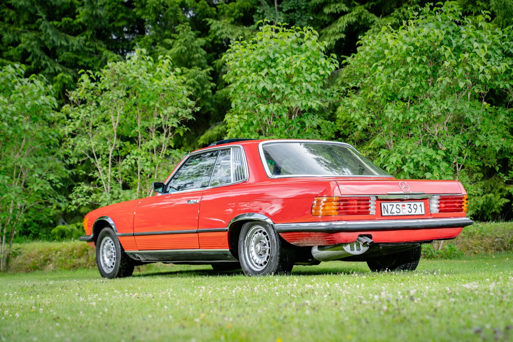 Exterior image of 1975 Mercedes-Benz 350 SLC