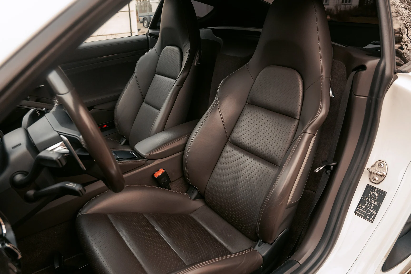 Innenraumfoto von 2017 Porsche 718 Cayman S (7)