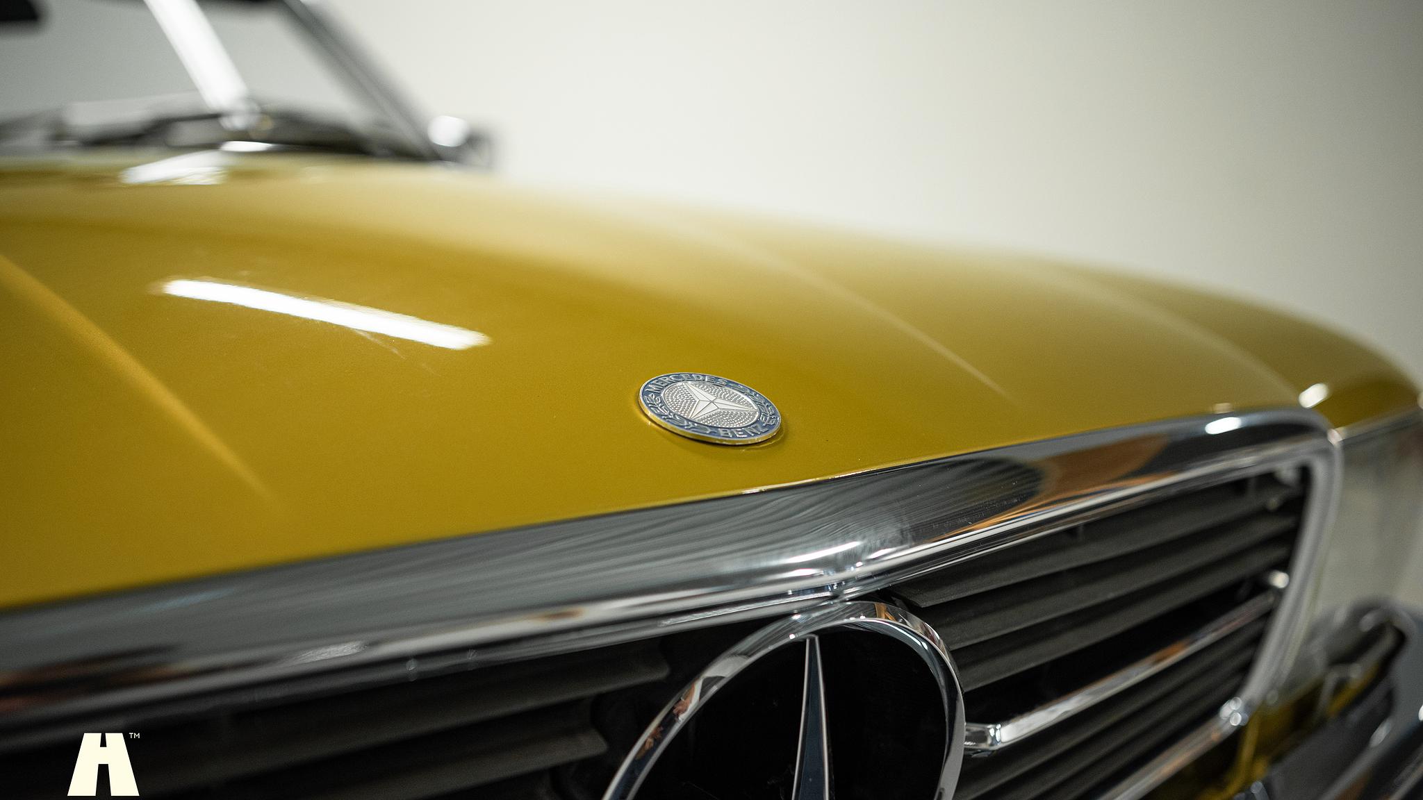 Aussenfoto 1975 Mercedes SL 350