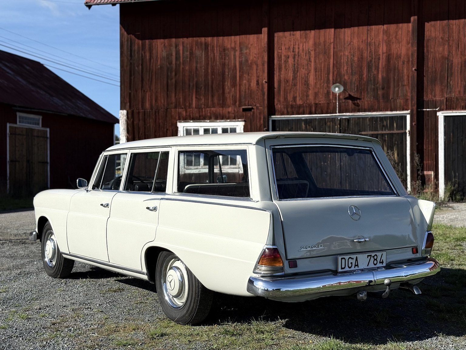 Exteriörbild på 1967 Mercedes-Benz 200D Safari