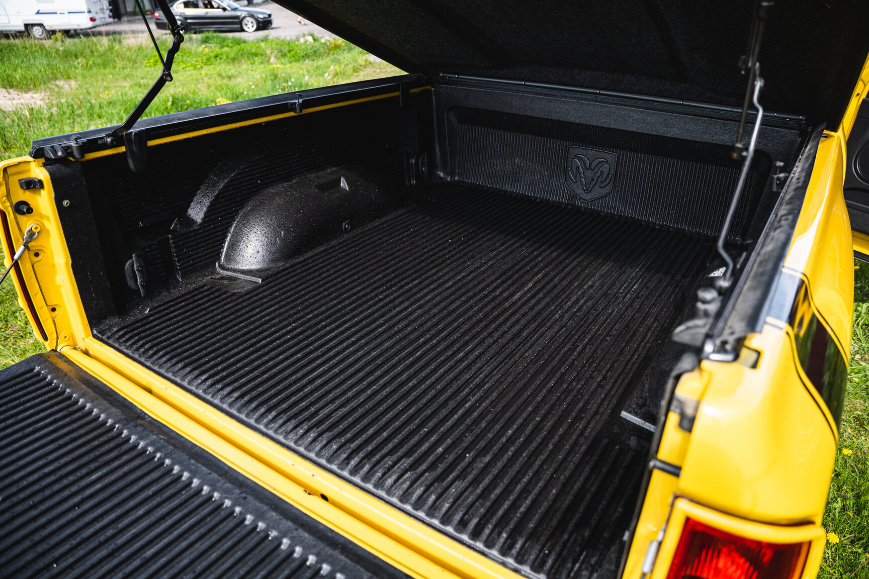 Interiörbild 2005 Dodge Ram 1500 Bumble Bee