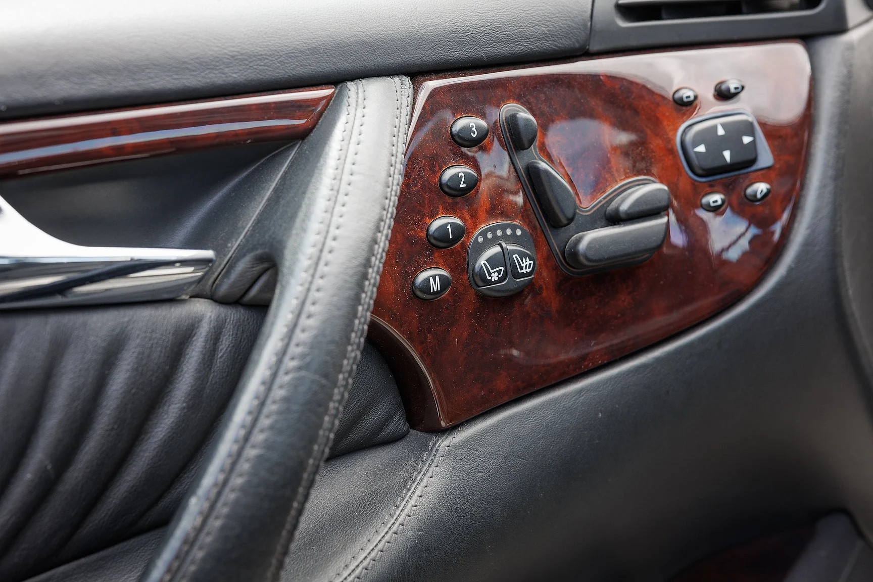 Innenraumfoto von 2000 Mercedes-Benz CL 600 (100)