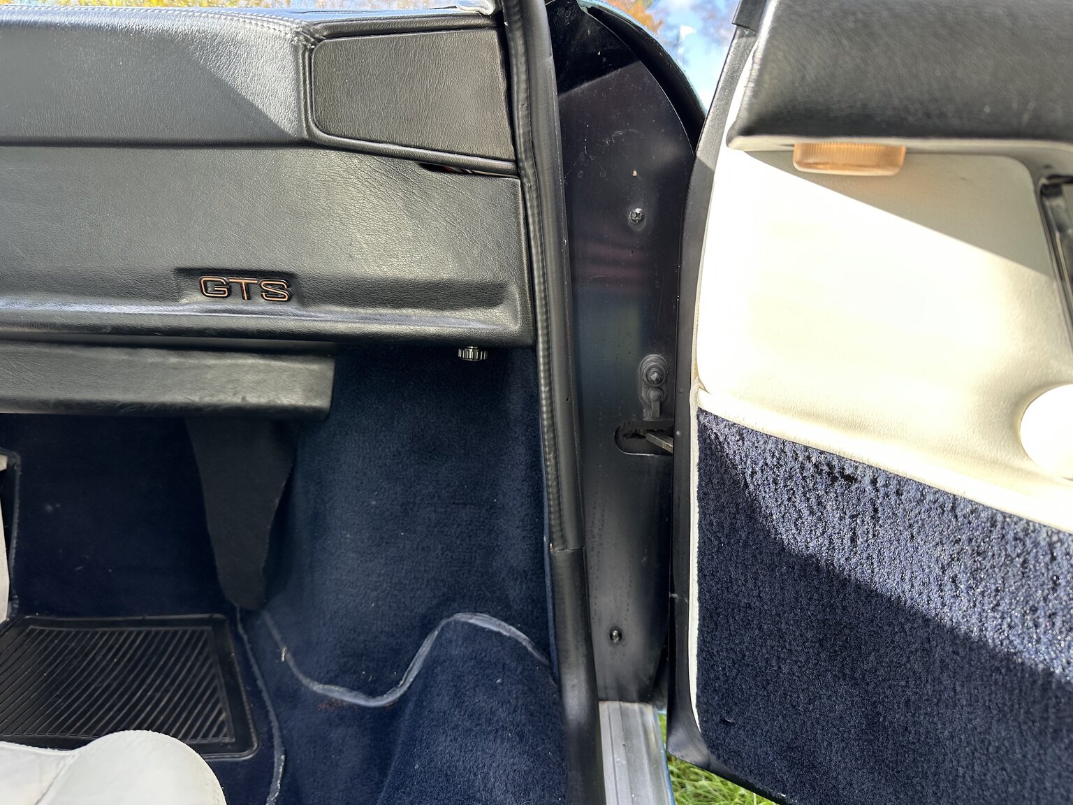 Interior image of 1986 Ferrari 328 GTS