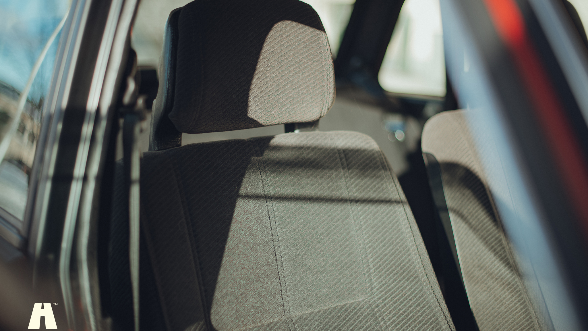 Interior image of 1988 Volvo 240 GL (2)