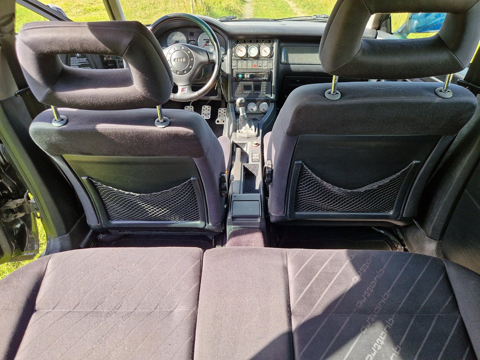 Innenraumfoto von 1993 Audi S2 Avant 2.2 quattro