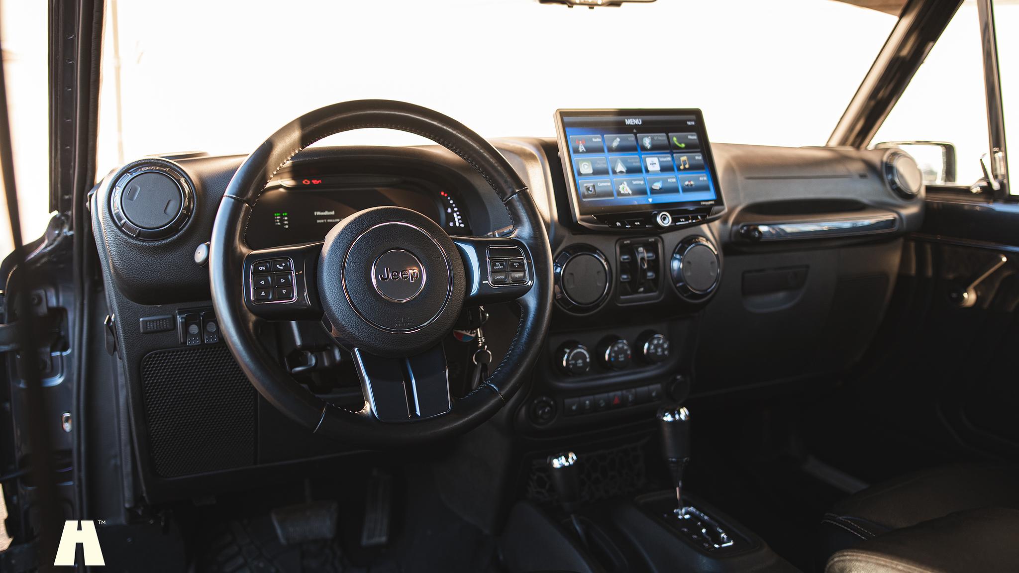 Interiörbild 2015 Woodland Restomod Grand Wagoneer #002 Euro 6
