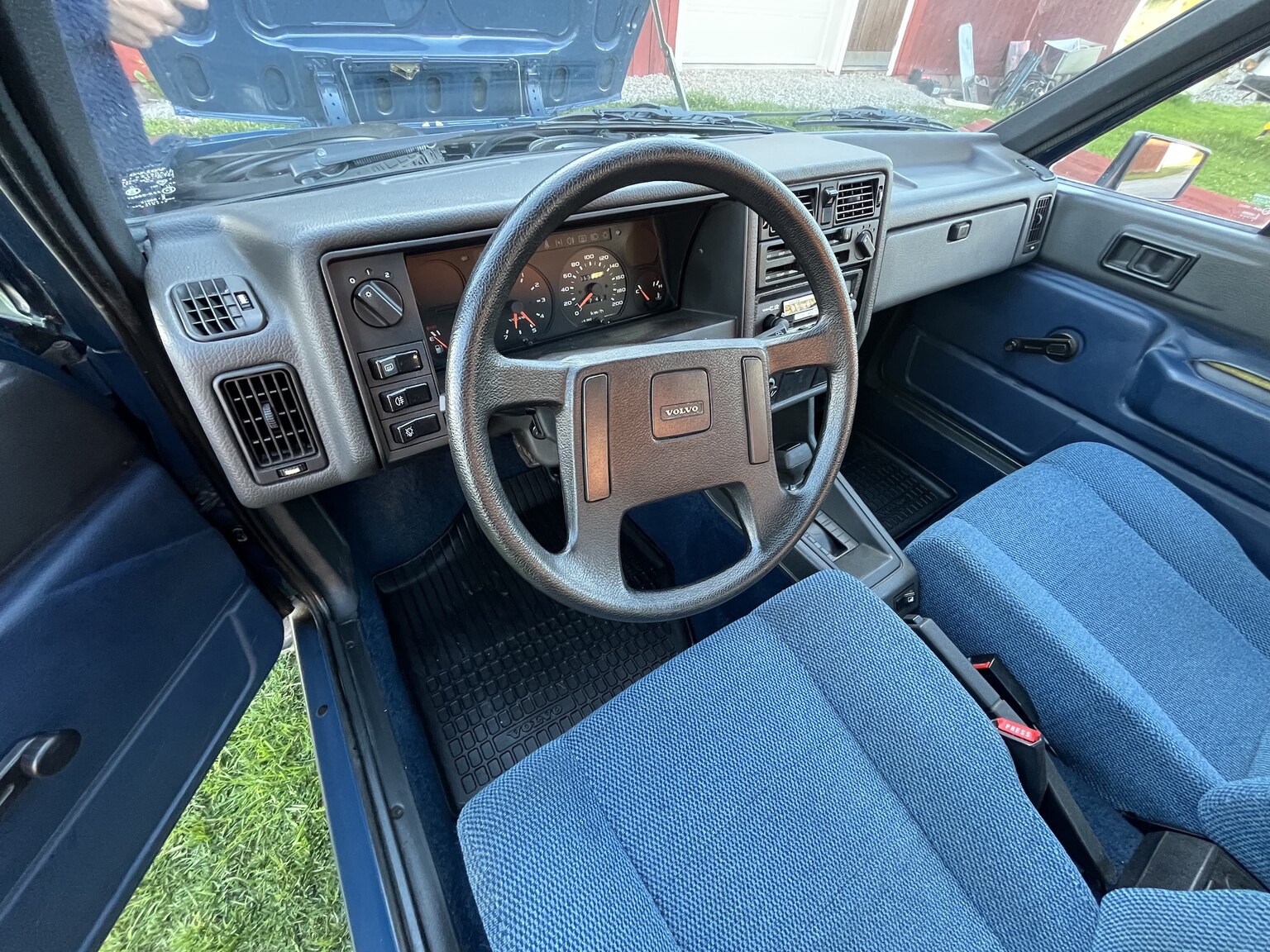 Interior image of 1983 Volvo 340 (3)