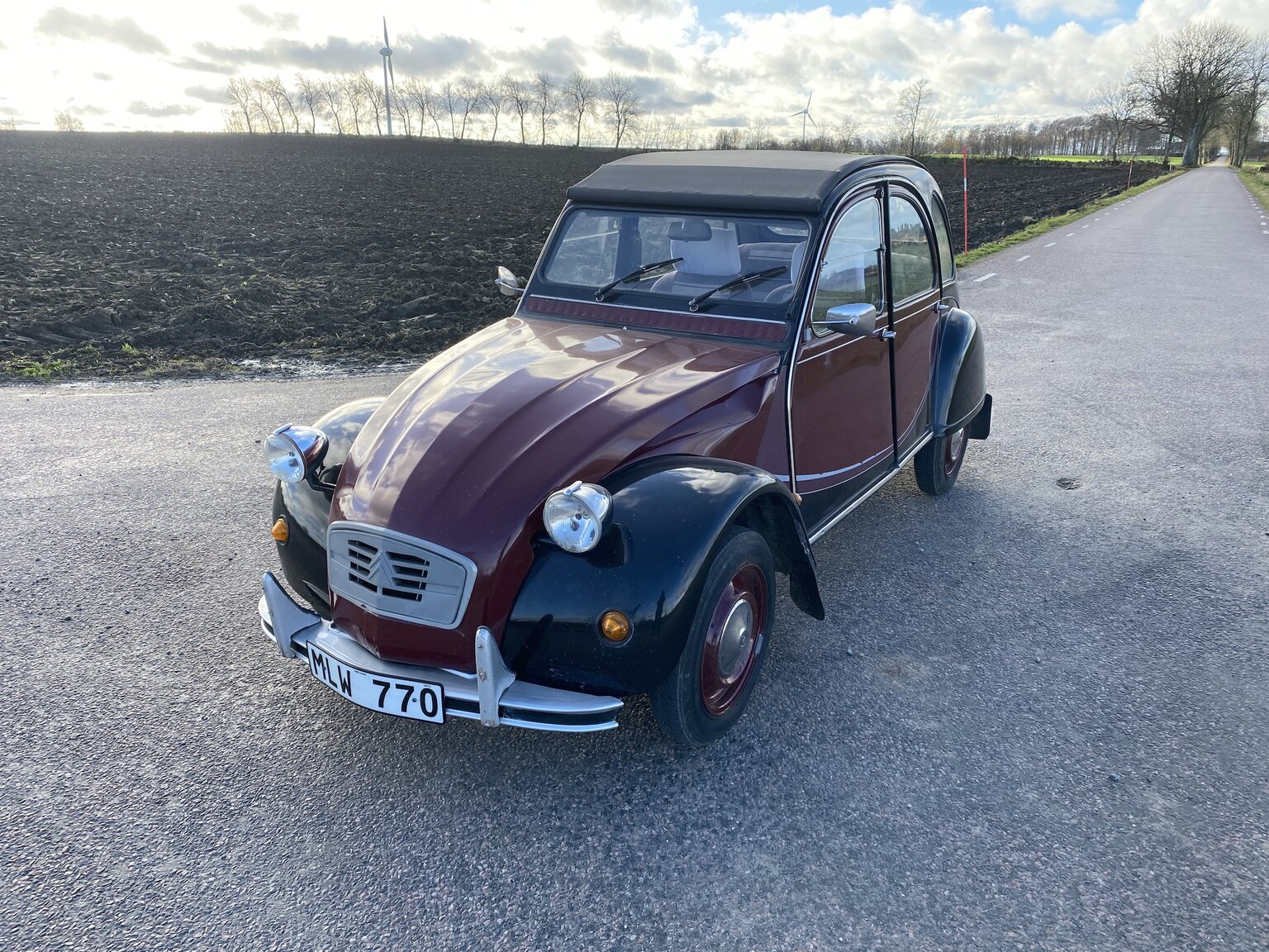 Exterior image of 1986 Citroën 2CV6 Charleston