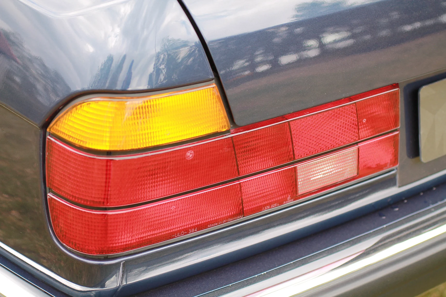 Exterior image of 1989 BMW 750iA (119)