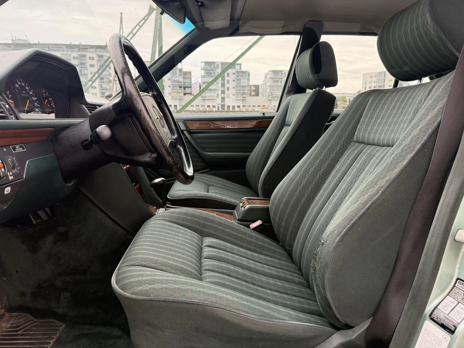 Innenraumfoto von 1991 Mercedes-Benz 300 E 4MATIC (3)